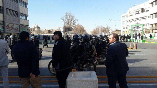 إضراب في متاجر بازار طهران احتجاجا على تدهور قيمة الريال الإيراني