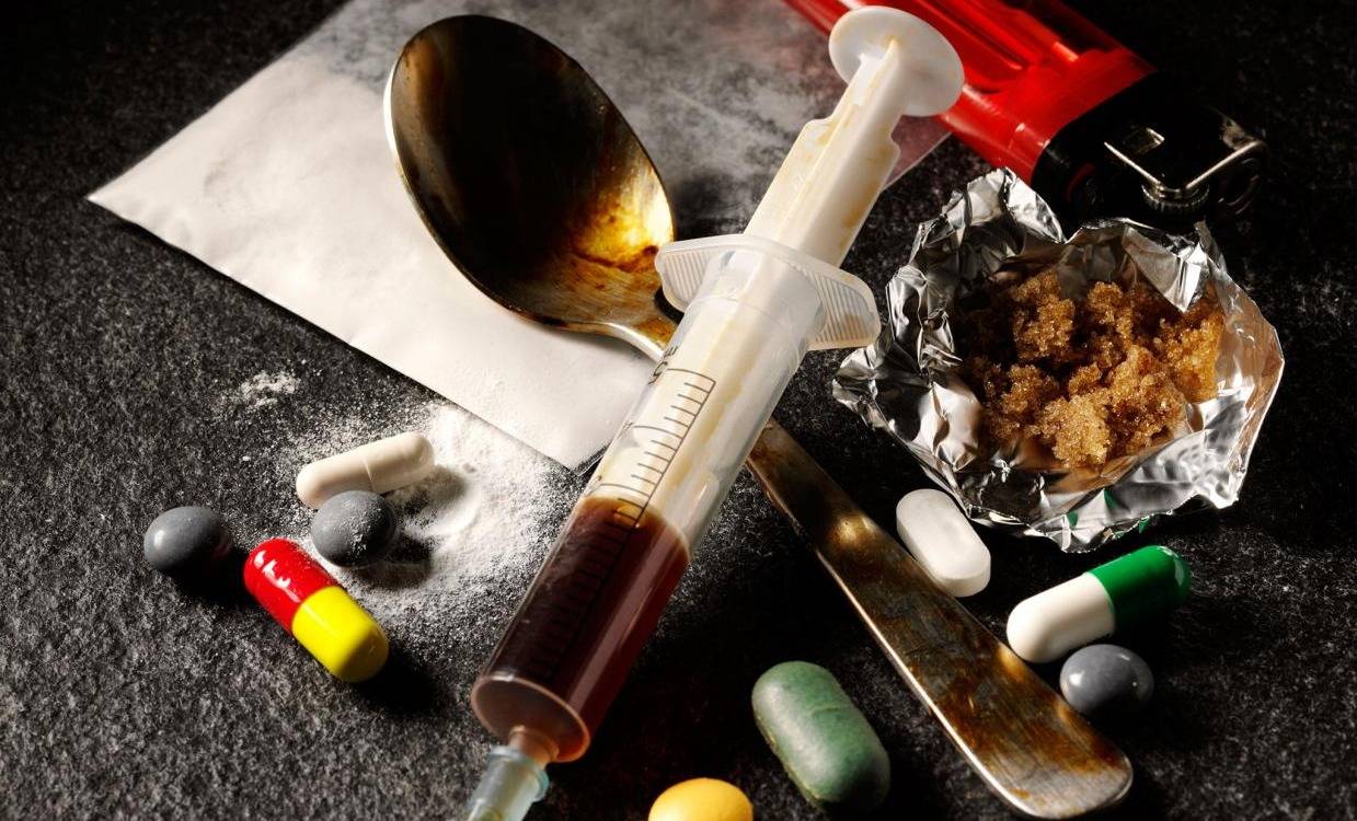 طرابلس.. مراهقان ضحية جرعة زائدة من المخدرات