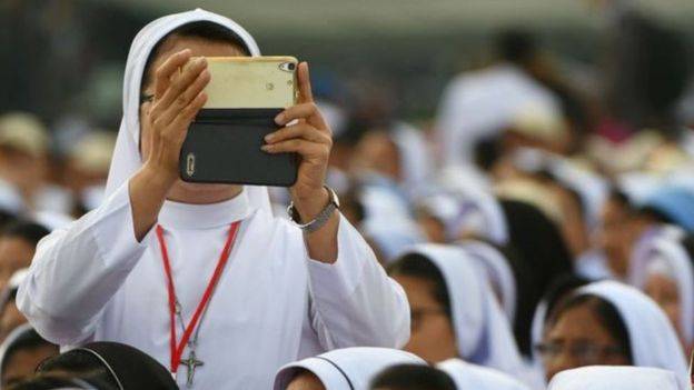 تعرف على تعليمات البابا للراهبات بشأن استخدام وسائل التواصل الاجتماعي