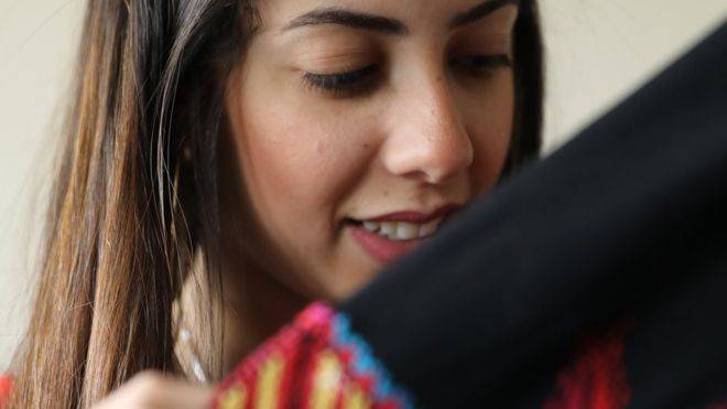 كيف أصبح التطريز متنفسا لنساء شمال سيناء في ظل "الحرب على اللإرهاب"