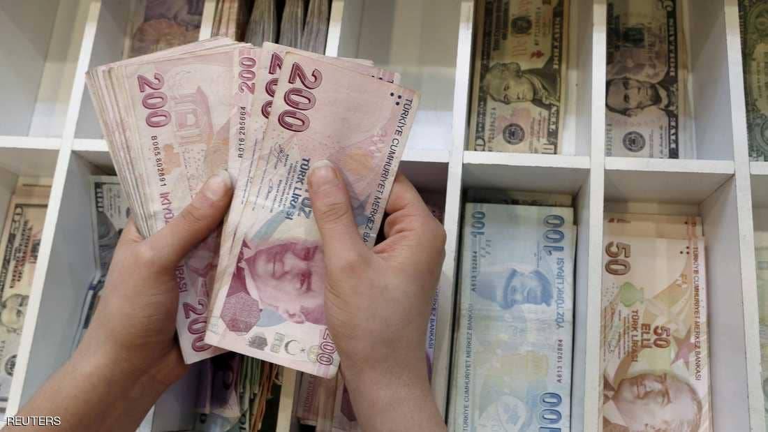 "التلويح الأميركي" يهوي بالليرة التركية لمستوى قياسي