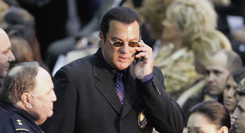 أول تعليق من ستيفن سيغال بعد تعيينه في الخارجية الروسية