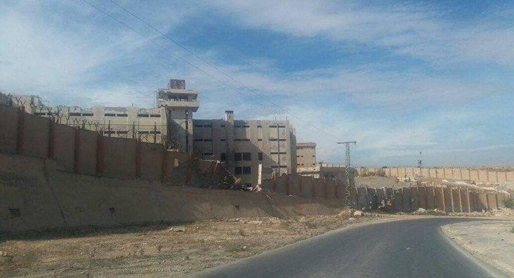 فرار 180 من سجن إدلب بينهم 100 "داعشي" واتهامات لـ"النصرة" بتهريبهم