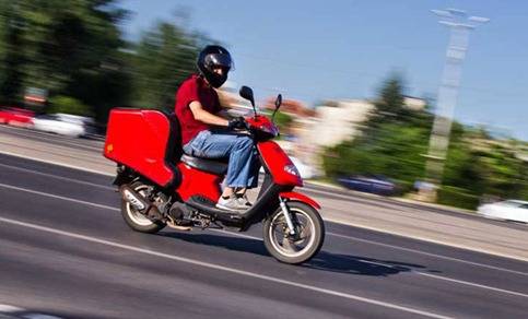سائق الـ "Delivery" تعرّض للسرقة.. هذا ما حصل على طريق البحصاص - القلمون