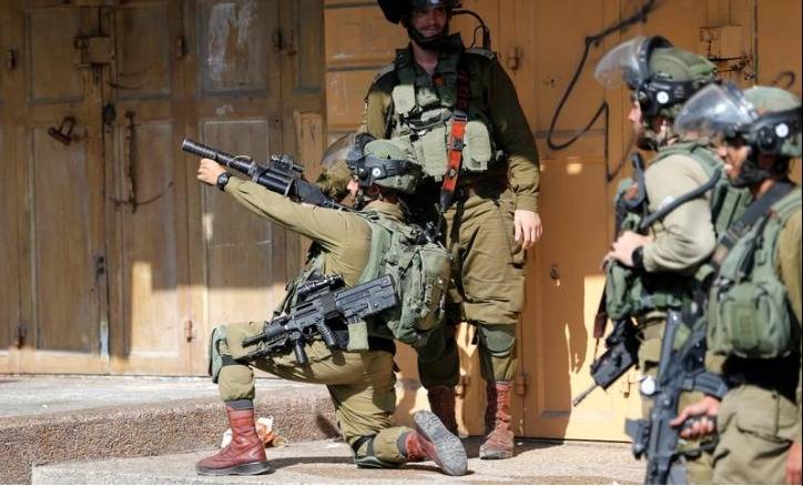 السلطات الإسرائيلية تعتقل 16 فلسطينياً بينهم صحفيان