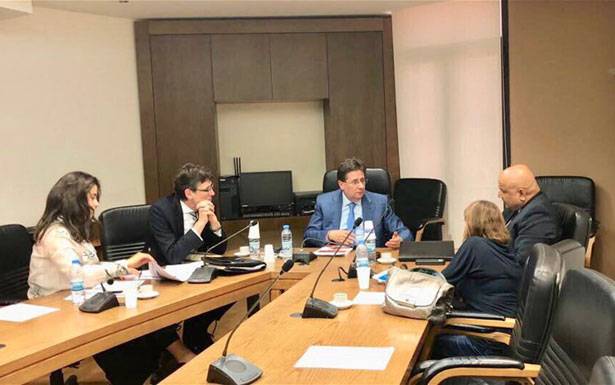 ماذا جاء يفعل وفد البنك الدولي في لبنان؟
مليار و100 مليون دولار ما تزال عالقة بين مجلسيّ
النوّاب والوزراء... والوفد يُطالب الإسراع بإقرارها