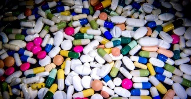 أزمة سيولة أم عصابات تهريب وراء نقص الأدوية في تونس؟