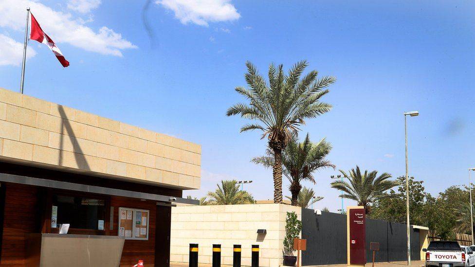 أزمة السعودية وكندا: الرياض توقف جميع برامج العلاج في كندا وتنقل مرضاها من المستشفيات الكندية
