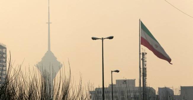 العقوبات الأمريكية على إيران: موسكو ودمشق تدينان وبغداد "مضطرة" للالتزام بها