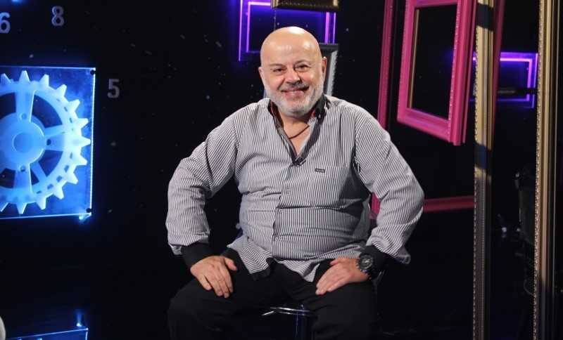 بالفيديو إيلي أيوب يستذكر ملحم بركات.. ويبكي على الهواء!