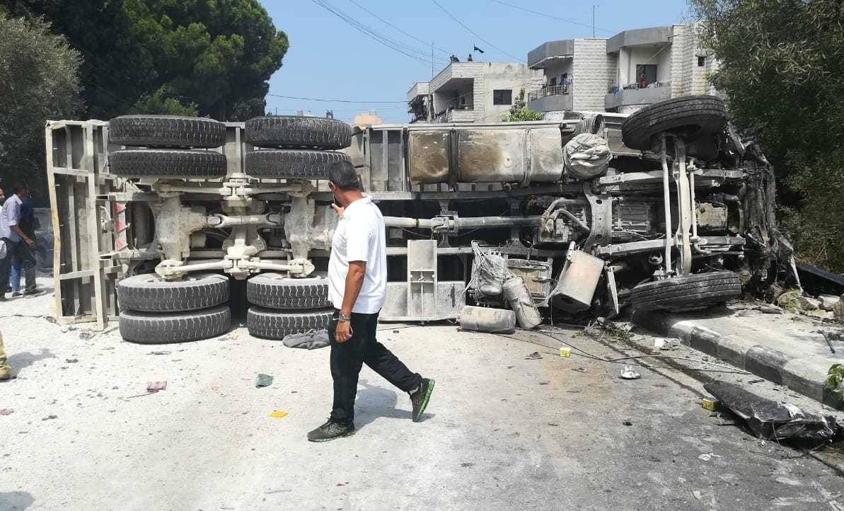 فيديو يوثق لحظة اجتياح الشاحنة لعدداً من السيارات على طريق بشامون
