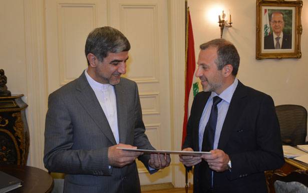باسيل تسلّم نسخة من أوراق اعتماد سفير إيران
إرسلان : العقدة الدرزيّة
لدى من يُريد وضع الطائفة في جيبه
