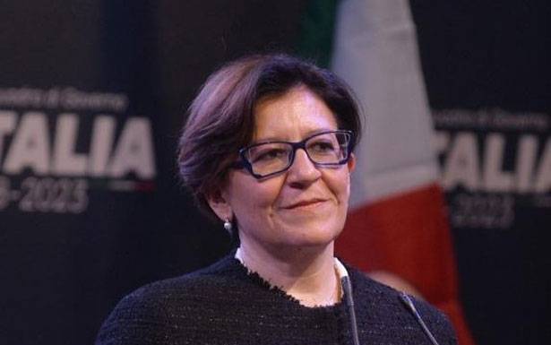 وزيرة الدفاع الإيطالية إليزابيتا ترينتا