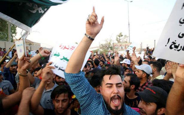 العبادي يُقيل مسؤولين في «الكهرباء» وصدور مُذكرات بتوقيف وزراء