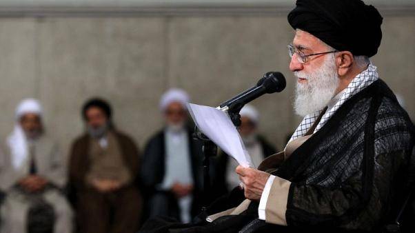 تلفزيون: خامنئي يقول سوء الإدارة يضر اقتصاد إيران أكثر من عقوبات أمريكا