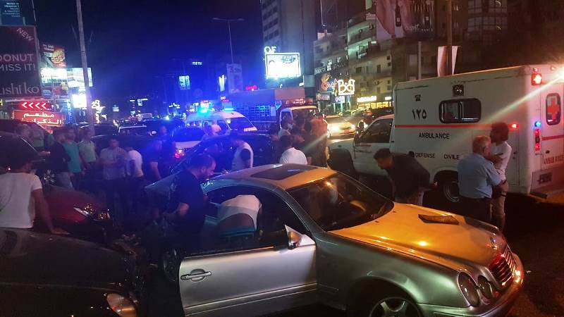 جرحى بحادث سير على اوتوستراد جل الديب نهر الموت