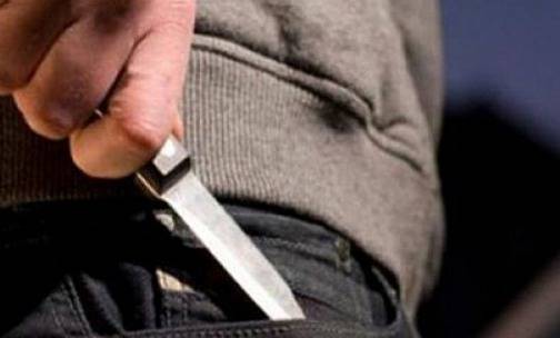 "طعنة مراهقة".. فماذا قال المصاب؟