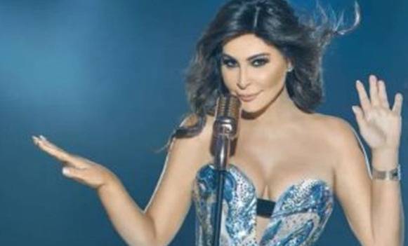 فنّانة تُفاجىء إليسا في حفلها.. وهذا ردّها!