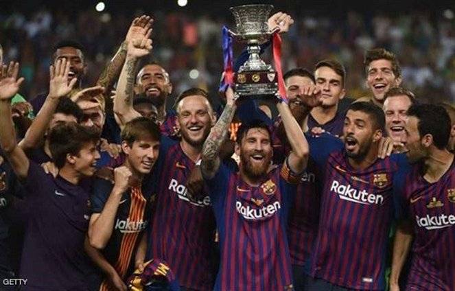 ميسي يتوج بأول ألقابه كقائد لبرشلونة