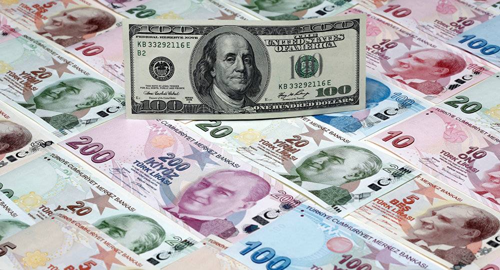 5 أسباب لتراجع الليرة التركية