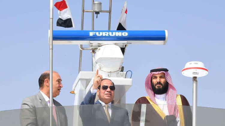 السيسي يصدر قرارا جمهوريا بشأن رئيس قناة السويس
