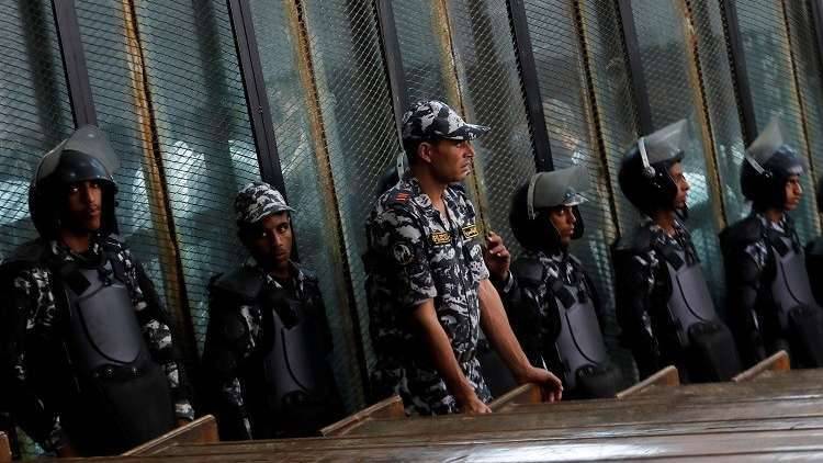 مصر.. هرب من الفضيحة بطريقة بشعة في غرفة البحث الجنائي
