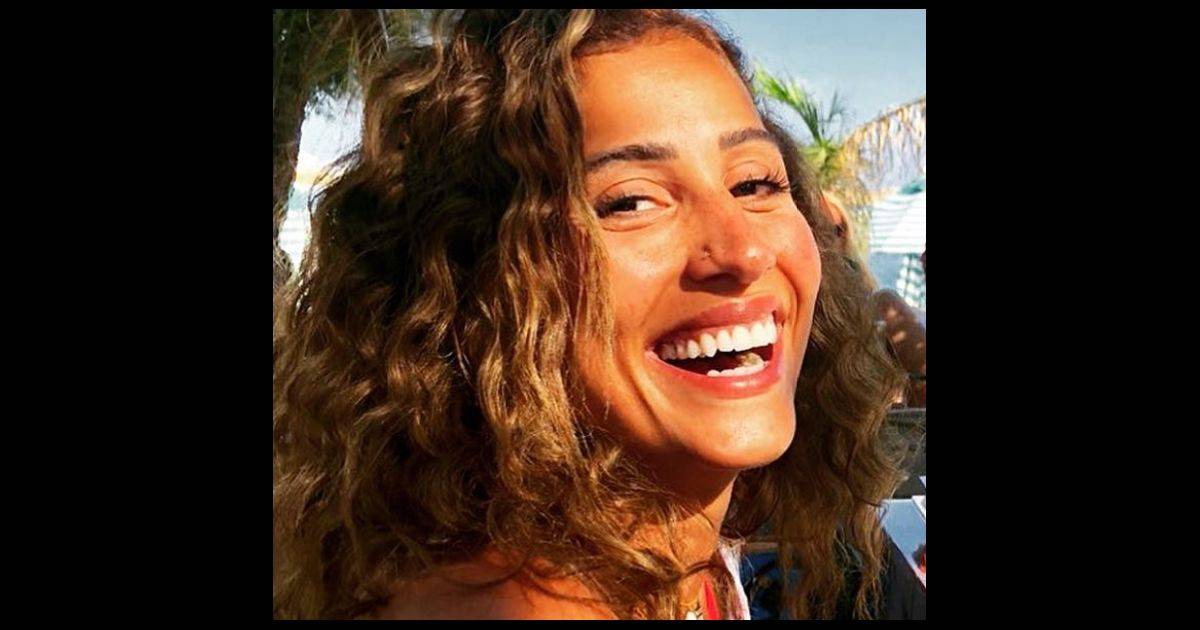 دينا الشربيني في صور من الارشيف وجمهور عمرو دياب مصدوم