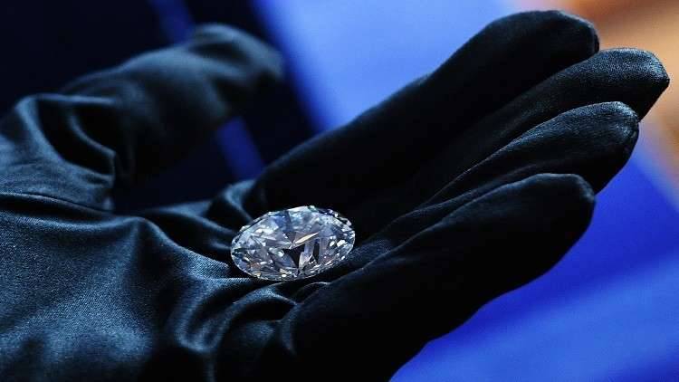 عملاق الألماس في روسيا ينأى عن الدولار في تجارته الخارجية