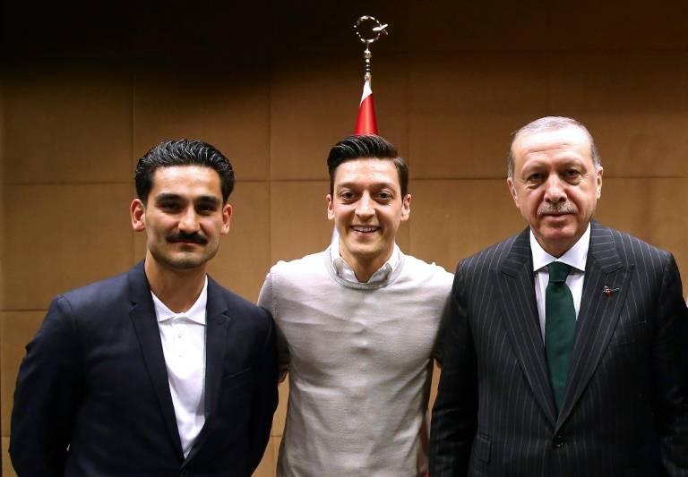 غوندوغان سيواصل مشواره مع المنتخب الألماني رغم الجدل "التركي"