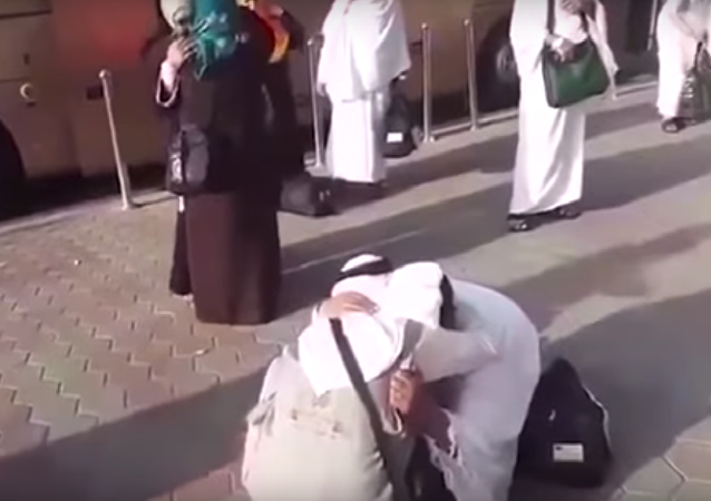"الحج" يجمع أخوين سوريين بعد 7 سنوات - فيديو