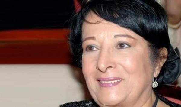 سميرة عبد العزيز إلى جانب محمد صبحي في مسرحيته الجديدة