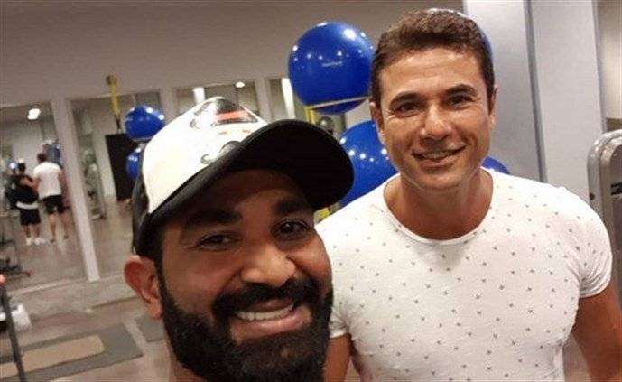 صورة أحمد عز تُغضب جمهوره: "الوجه مليان بوتوكس"!