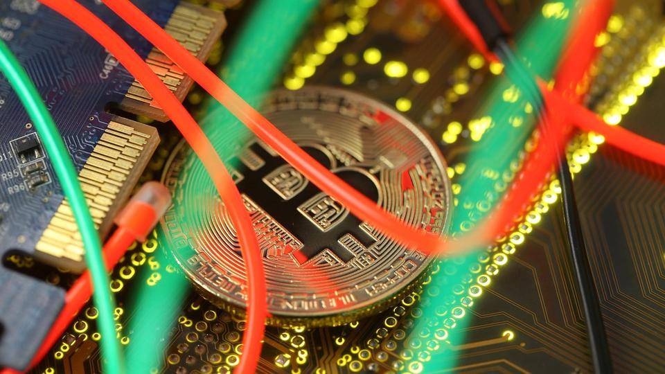 قلق يضرب سوق العملات الرقمية و9 مليارات خسائر في ساعات
