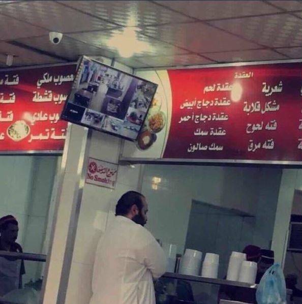 ما حقيقة صورة بن سلمان بأحد المطاعم؟