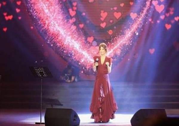 نانسي عجرم تحقق نجاحاً إستثنائياً في القبيات وتوجّه تحية كبيرة للجيش اللبناني