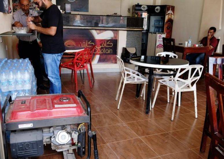 تجار ليبيا يعانون من انقطاع الكهرباء لفترات طويلة