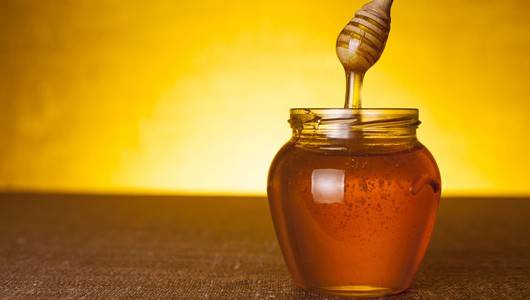 تعرفي على فوائد العسل الجمالية لبشرتك وشعرك !