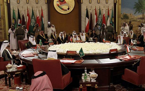 خليجيّون : الــديـنـار المـوحـّـــد
حلم قتلته الخلافات