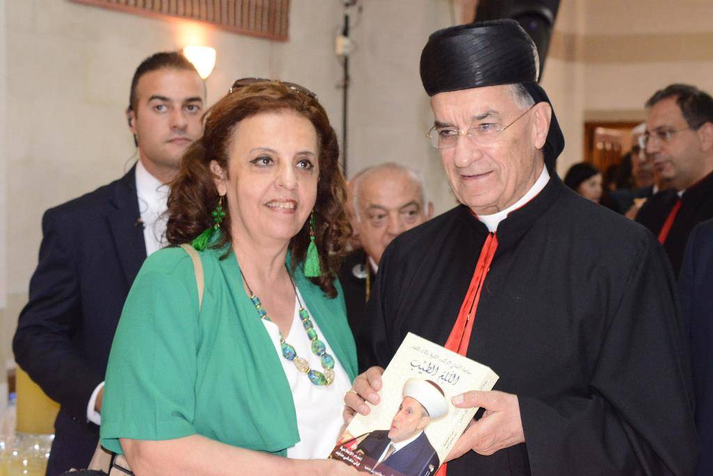 الراعي تسلم نسخة من كتاب الزميلة دندشي ويغادر غدا إلى المجر