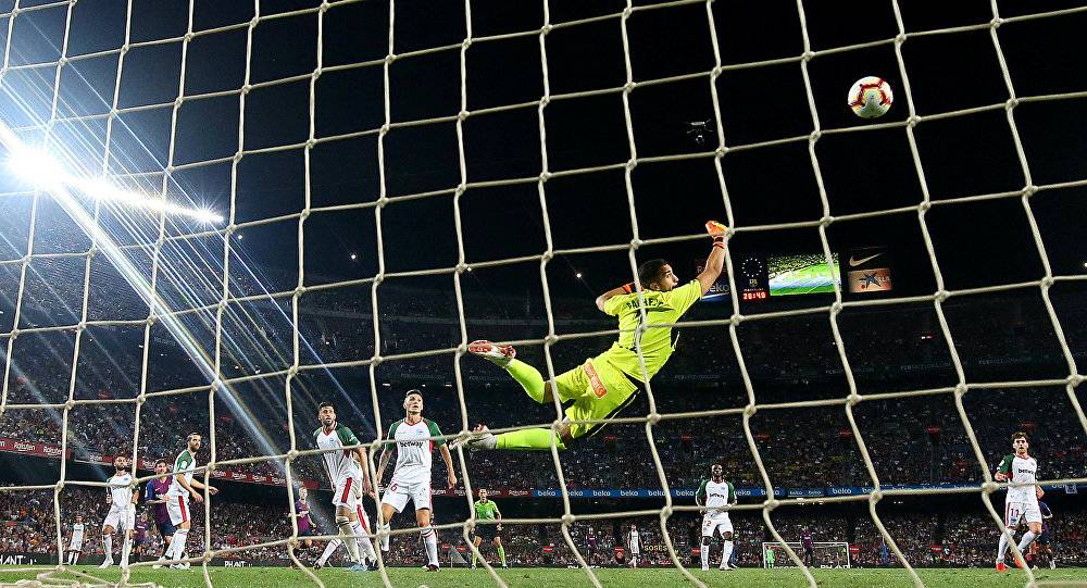 بالفيديو... أهداف مباراة برشلونة وألافيس في الدوري الإسباني (3-0)