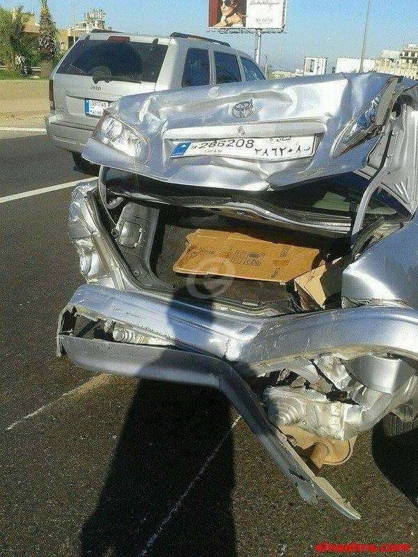 تصادم بين سيارتين على الطريق البحرية الدورة والاضرار مادية