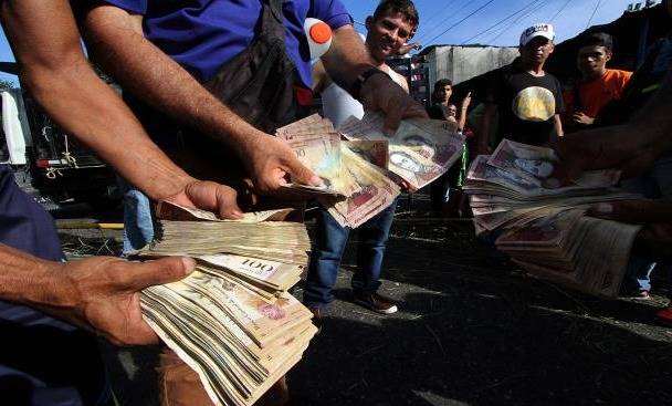 في خطوة غير مسبوقة.. رفع الحدّ الأدنى للأجور في هذه الدولة 60 ضعفاً