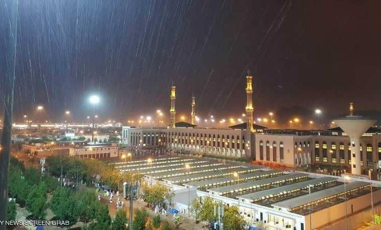 بالفيديو.. شاهد الأجواء العاصفة في مكّة المكرمة