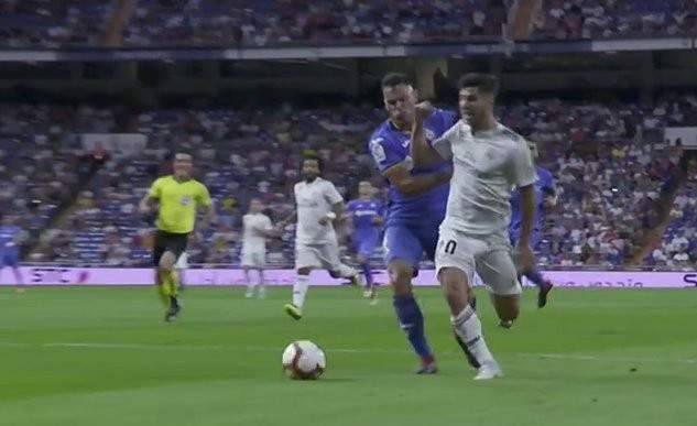 ريال مدريد يستحق ركلة جزاء امام خيتافي