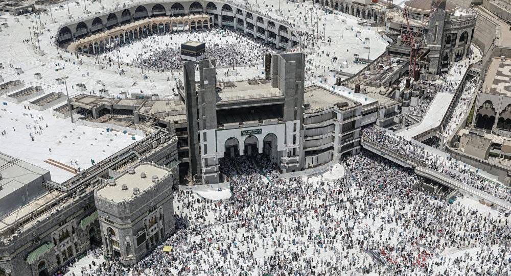 السعودية تنشر صورا بالقمر الصناعي لجبل عرفات بمشعر منى
