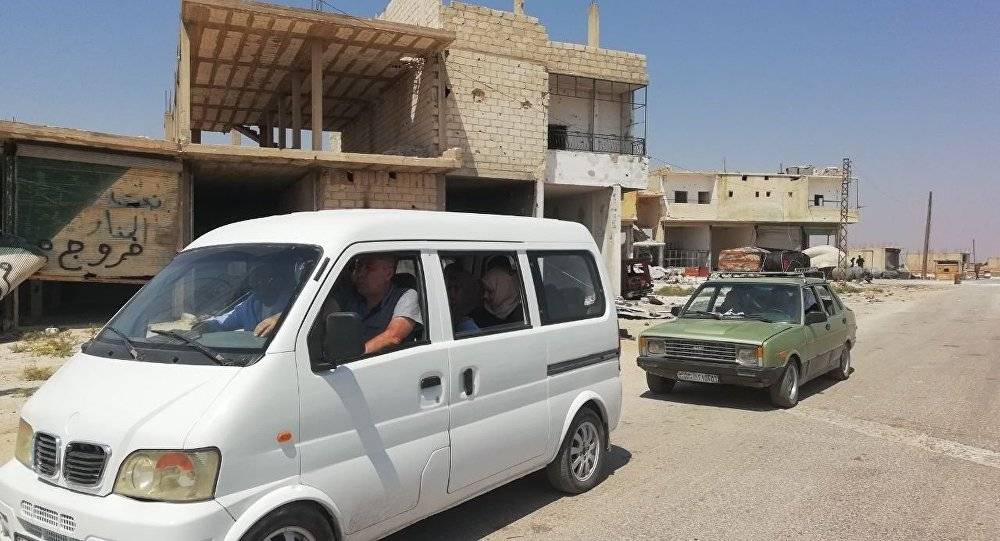 300 عائلة عبرت إلى الأمان في أول يوم لافتتاح معبر "أبو الظهور" في إدلب