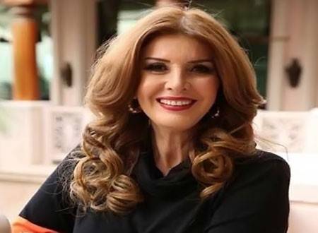 بالصور - هذا ما ارتدته ميرفت أمين في حفل زفاف ابنتها وعرضها للانتقاد !