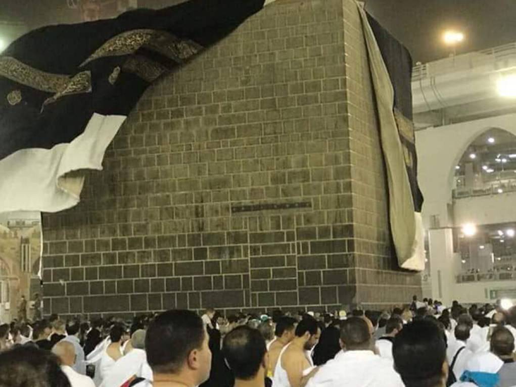 خبر صادم ومحزن 50 ألف حاج تشردوا في مكة من العاصفة
