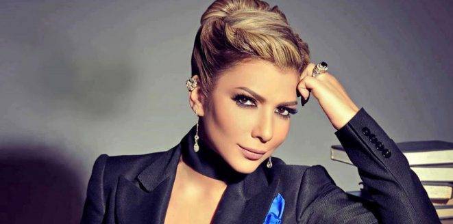 بالفيديو - أصالة نصري تتحدى هذا الشاب بعضلاتها.. هذا ما فعلته