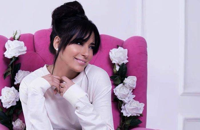 ساندي تتعاقد مع ميدو منيب